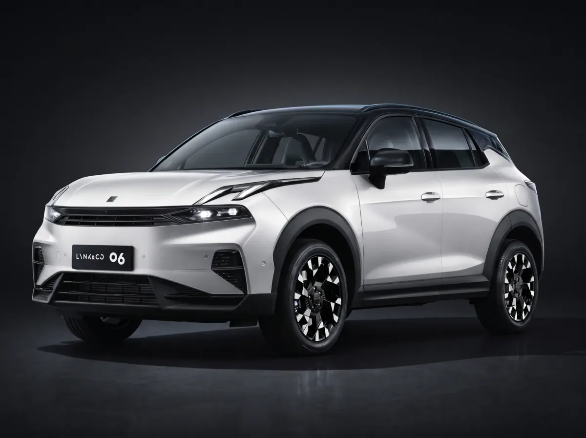 Белый Lynk & Co 06 Ultra 1.5
