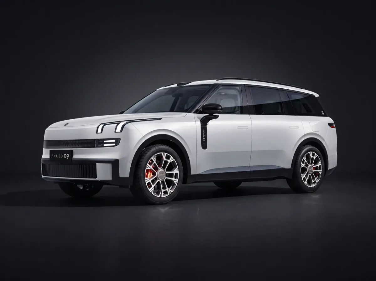 Белый Lynk & Co 900 Ultra 2.0, 6 мест